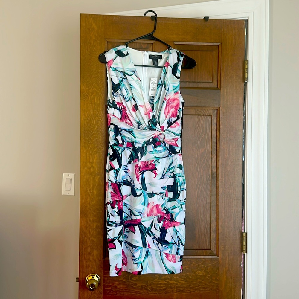 NEW! WHBM floral dress size 6, instantly slimming